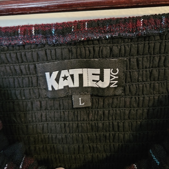 Katie J NYC Top Plaid Off-Shoulder Crop Long Sleeve Red Black Blue Casual Date - Picture 6 of 8